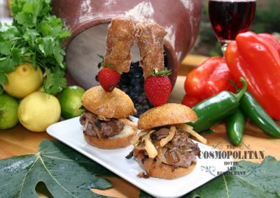Short rib Sliders with fruit and vegetables